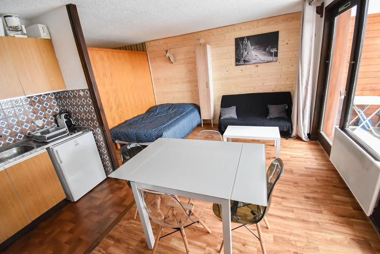 Le Relai S34 - Grand et lumineux studio avec coin montagne 4-6 pers, 50m des pistes, grand balcon exposé SUD, DRAPS NON COMPRIS Saint-Jean-dʼAulps 0*,  France