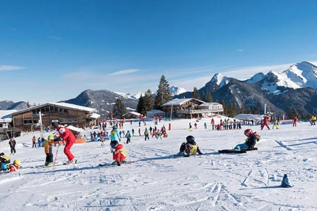 Le Relai S34 - Grand et lumineux studio avec coin montagne 4-6 pers, 50m des pistes, grand balcon exposé SUD, DRAPS NON COMPRIS Saint-Jean-dʼAulps Appartement